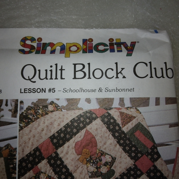 SIMPLICITY 9371 Quilt Block Club, Lesson 5, School House & Sunbonnet - Picture 3 of 6